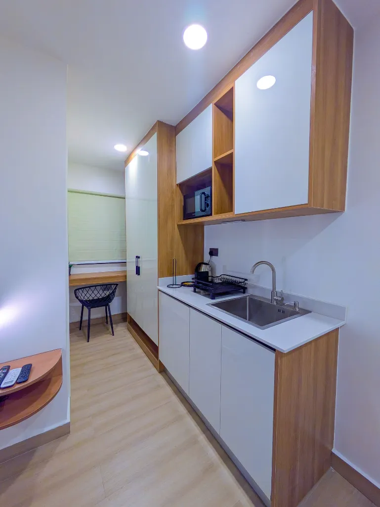 Room 104 Kitchenette.webp